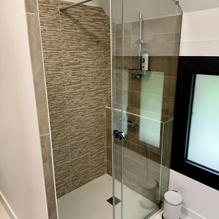 Maison En Pierre Avec Jardin Et Piscine Privee 8 Personnes